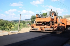 Execução de pavimento asfáltico em Santana do Paraíso, MG