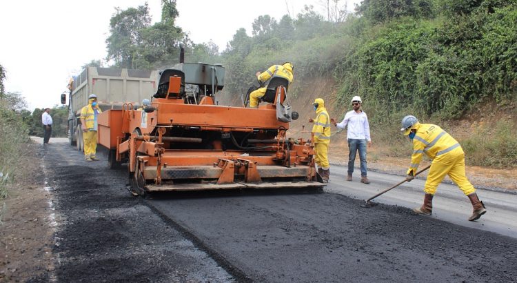 Reparação de pavimento para via de tráfego de veículos pesados em Antônio Dias, MG